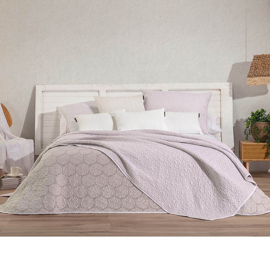 Manta extra suave para cama de Manterol en color beige estilo juvenil  Tamaño Cama 90cm