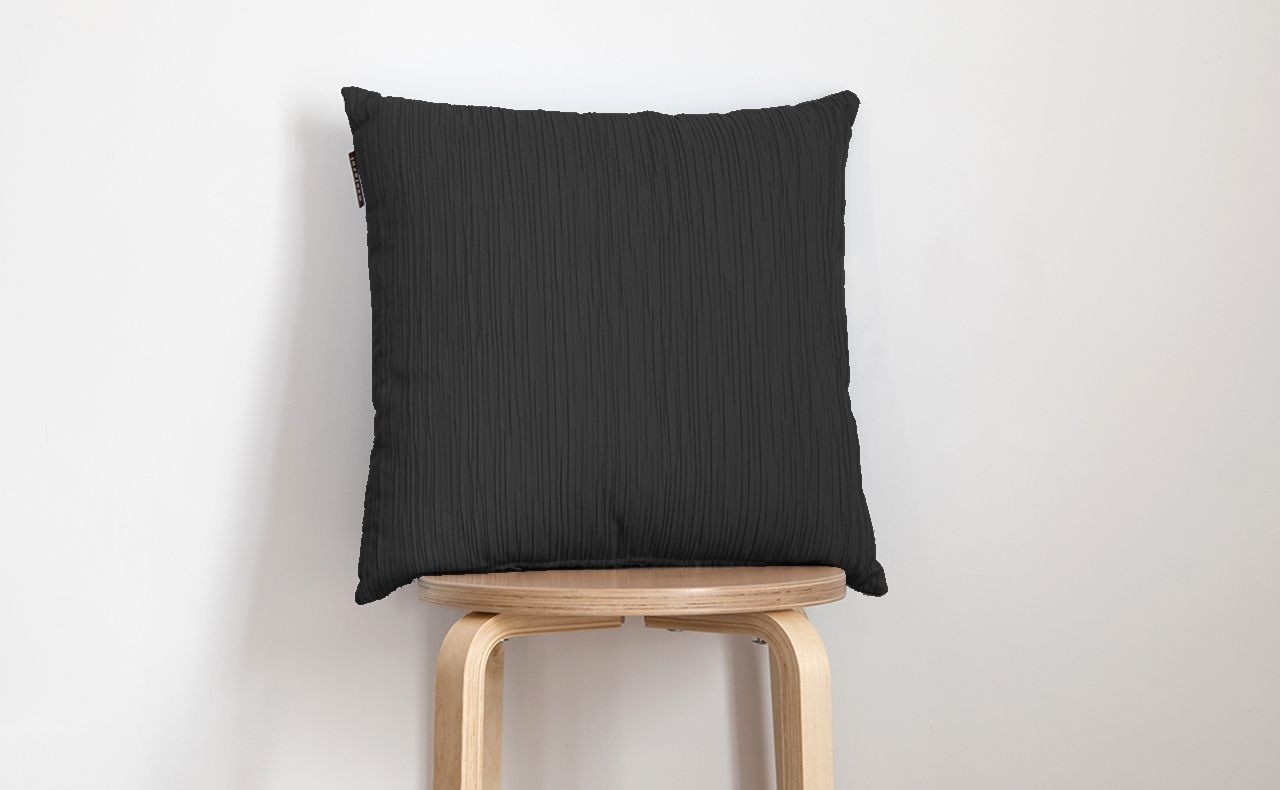 COJÍN JACQUARD CON RELIEVE NEGRO